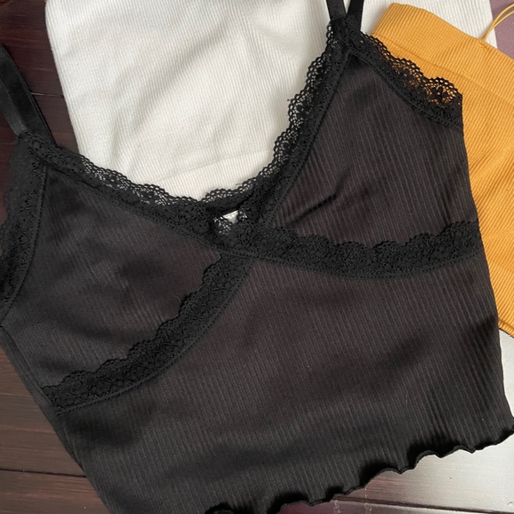 Aritzia + other brands. 6 tank crop tops. Size XS-S. Some are barely worn. - Picture 2 of 8